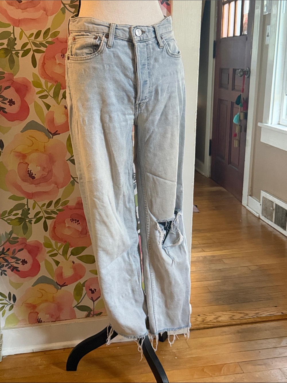 RE/DONE 90s High Rise Loose Jeans. Size 28